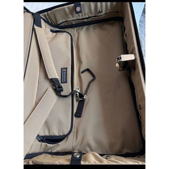 Victorinox Mobilzer NXT 4.0 Collection Wheeled Garment Bag Carry on suitcase - Picture 5 of 9